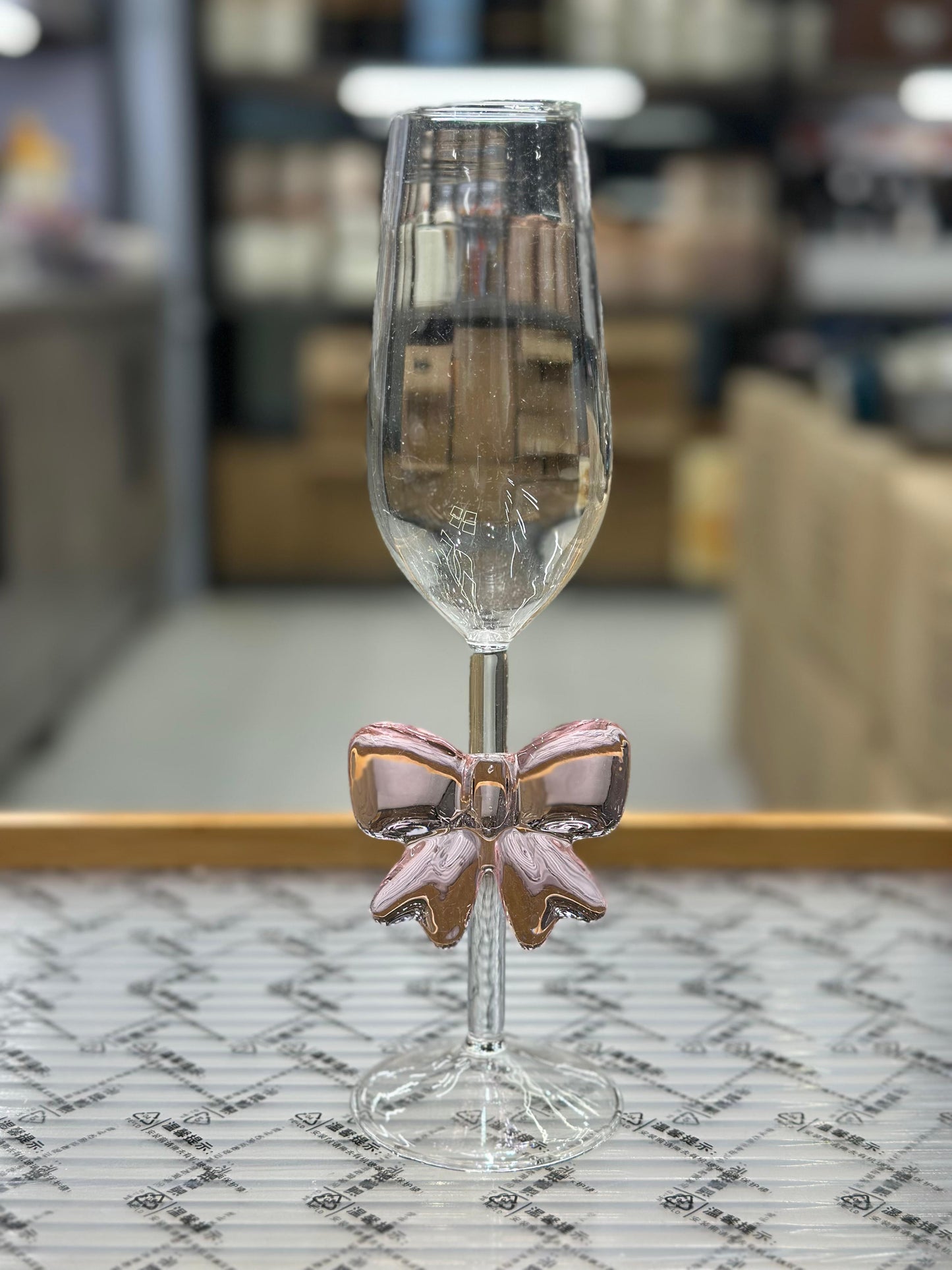 Elegant Champagne Glass with Glass Bow – Luxury Cocktail & Celebration Glass